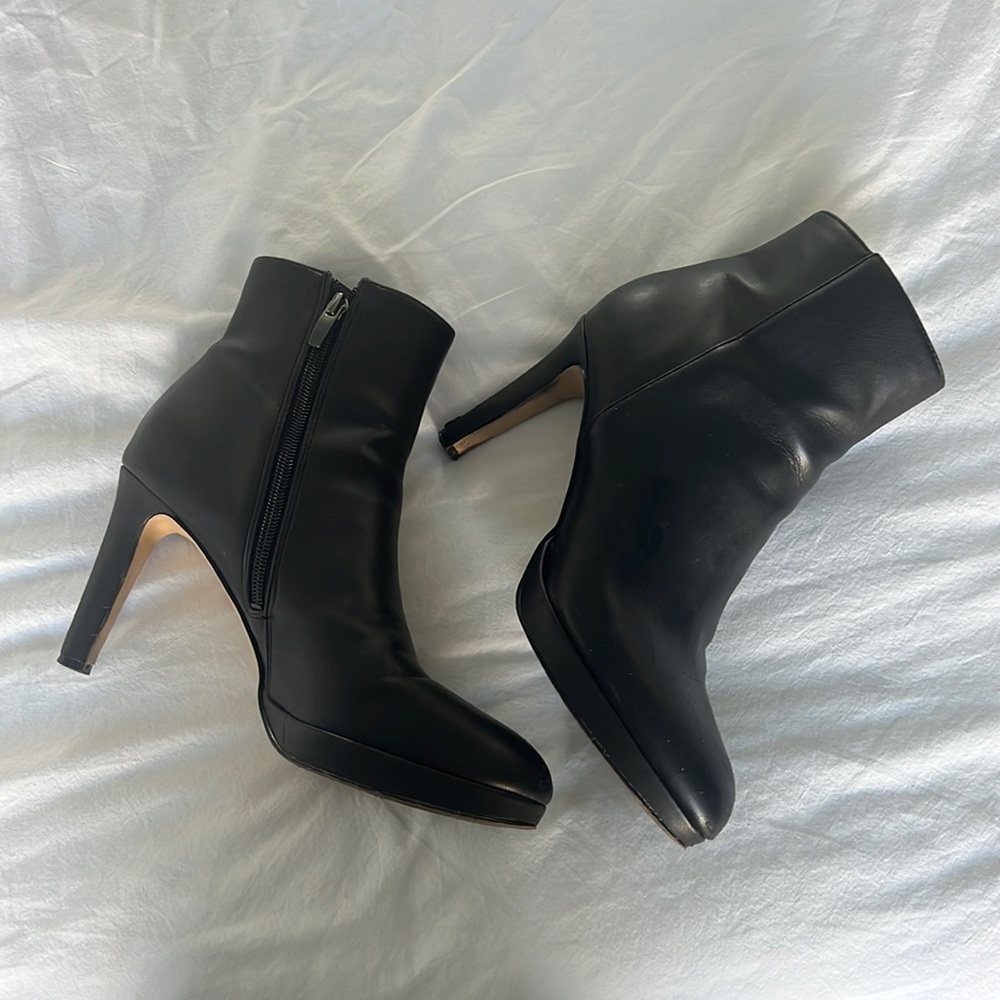 Black Nine West booties size 8.5